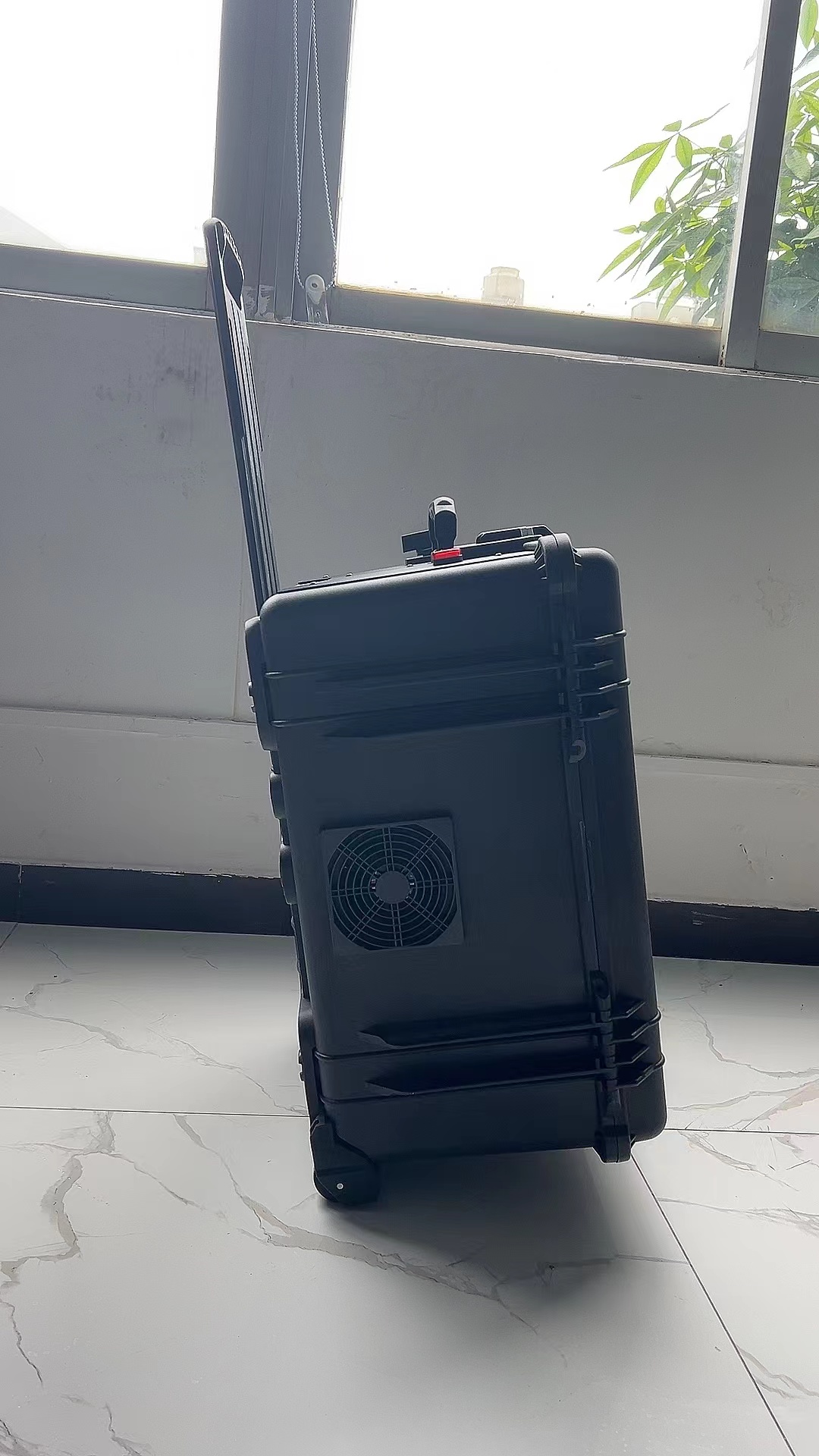 方山手拉箱型移动通信干扰器